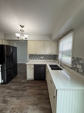 2116 Briar Hill Drive, Schaumburg, IL 60194