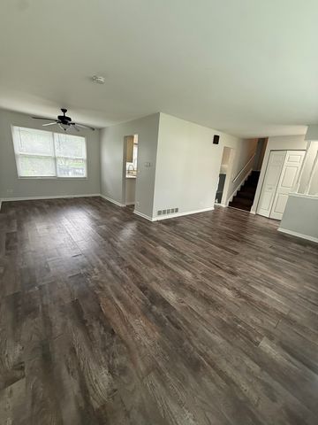 2116 Briar Hill Drive, Schaumburg, IL 60194