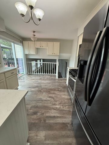 2116 Briar Hill Drive, Schaumburg, IL 60194