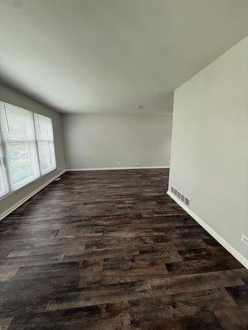 2116 Briar Hill Drive, Schaumburg, IL 60194