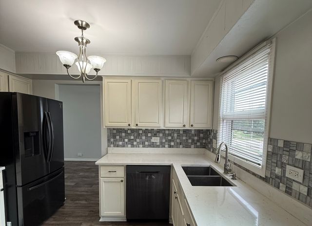 2116 Briar Hill Drive, Schaumburg, IL 60194