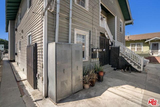 239 W 43rd Street, Los Angeles, CA 90037