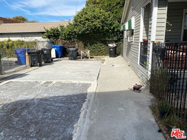 239 W 43rd Street, Los Angeles, CA 90037