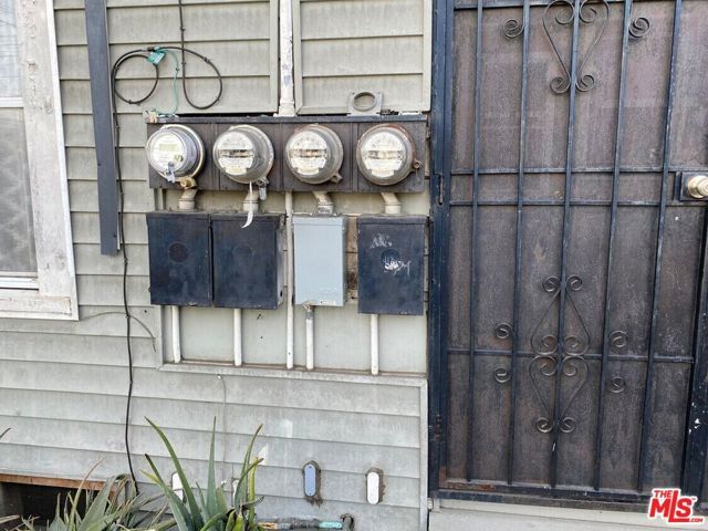 239 W 43rd Street, Los Angeles, CA 90037