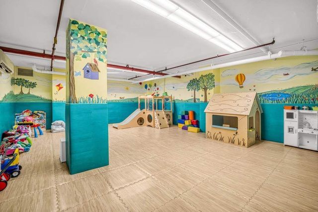 220 E 65th Street PHB, New York City, NY 10065