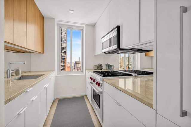 220 E 65th Street PHB, New York City, NY 10065