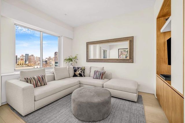 220 E 65th Street PHB, New York City, NY 10065