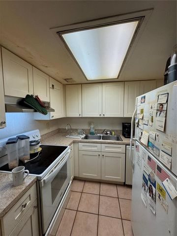 944 LAKE DESTINY ROAD A, Altamonte Springs, FL 32714