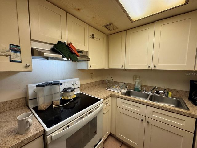 944 LAKE DESTINY ROAD A, Altamonte Springs, FL 32714