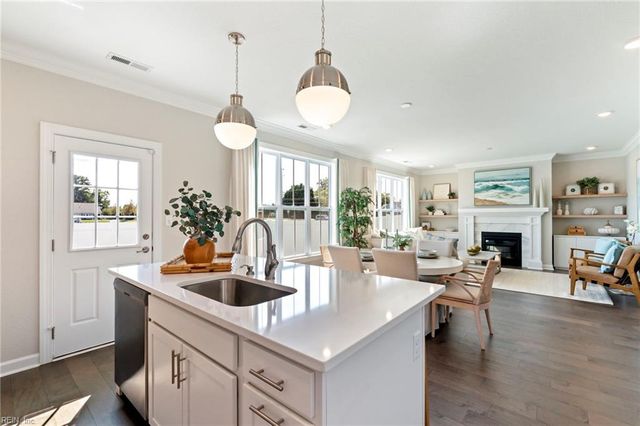 903 Cooper LN, Chesapeake, VA 23320