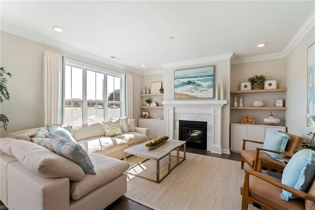 903 Cooper LN, Chesapeake, VA 23320