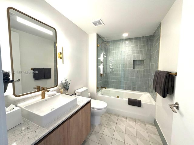159 NE 6th Street 3215, Miami, FL 33132