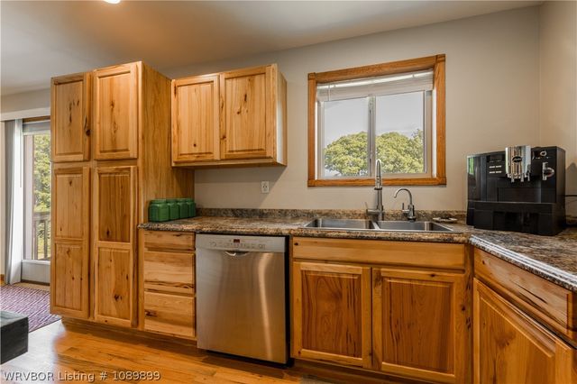 10022 W Devils Den Road, Winslow, AR 72959