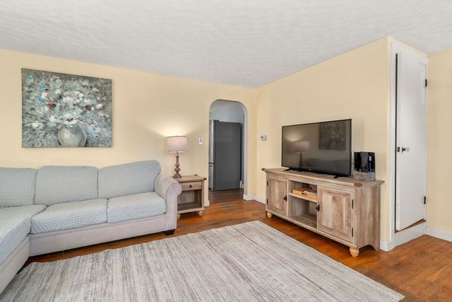 14 Davis Rd, Auburn, MA 01501