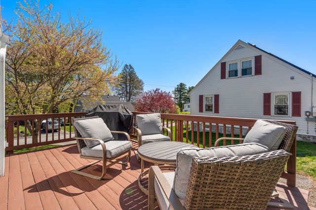 14 Davis Rd, Auburn, MA 01501