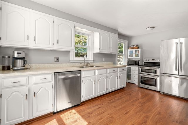 14 Davis Rd, Auburn, MA 01501
