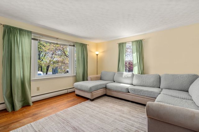 14 Davis Rd, Auburn, MA 01501