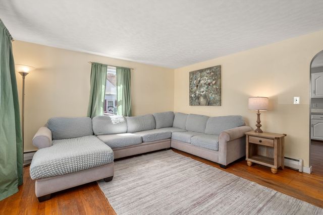 14 Davis Rd, Auburn, MA 01501