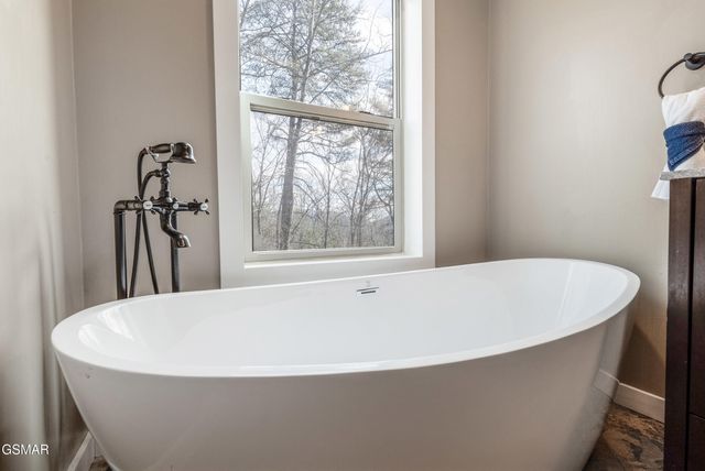 775 Shell Mountain Road, Sevierville, TN 37876