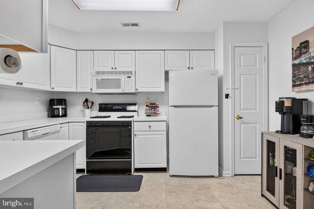4702 ABERDEEN LN, Blackwood, NJ 08012