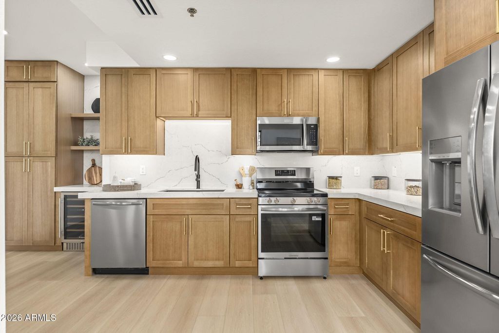 Image 7 of property listing at 11515 N 91ST Street 107, Scottsdale, AZ 85260