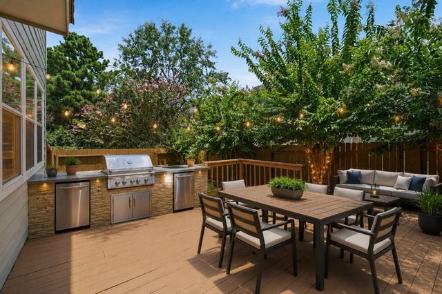 11 Scenic Brook Court, The Woodlands, TX 77382