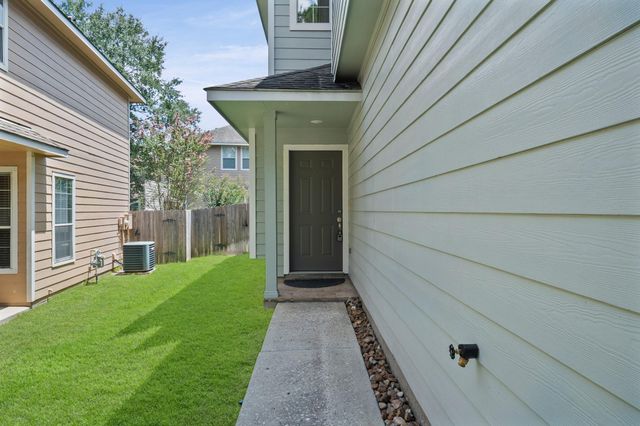 11 Scenic Brook Court, The Woodlands, TX 77382