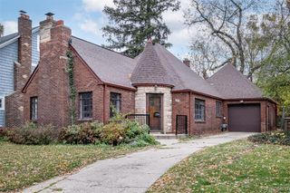 207 Navajo Avenue, Pontiac, MI 48341