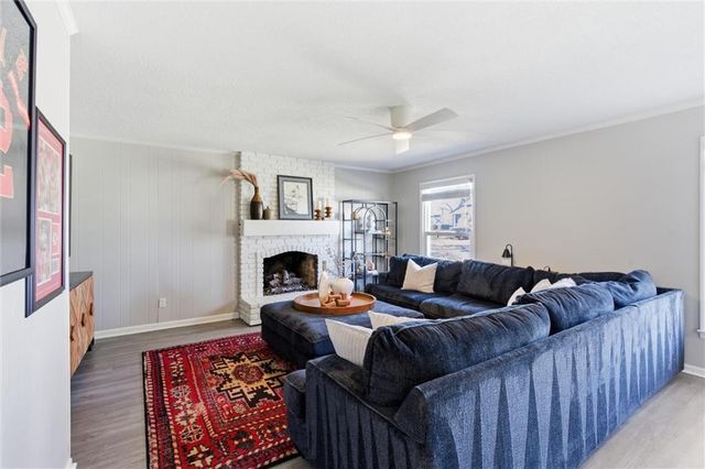 10205 W 97th Terrace, Overland Park, KS 66212