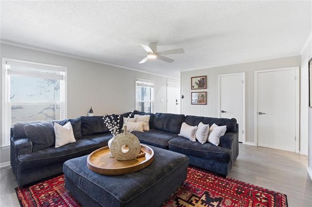 10205 W 97th Terrace, Overland Park, KS 66212