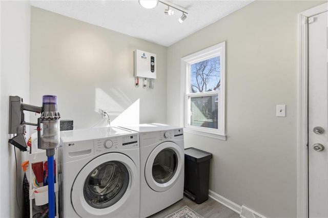 10205 W 97th Terrace, Overland Park, KS 66212