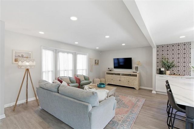 10205 W 97th Terrace, Overland Park, KS 66212