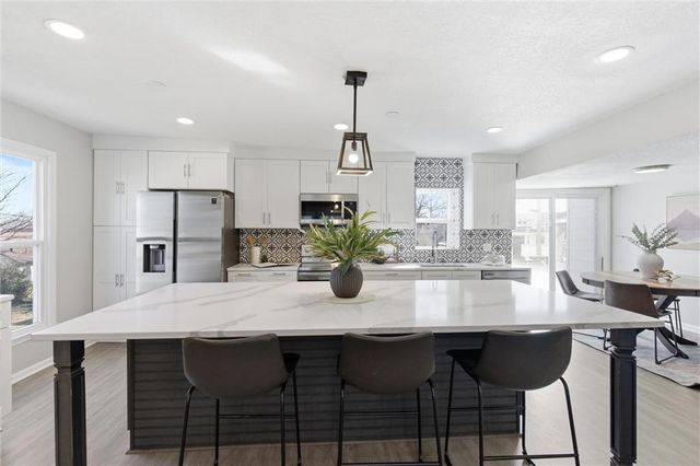 10205 W 97th Terrace, Overland Park, KS 66212