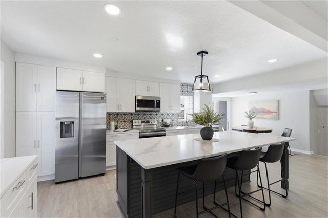 10205 W 97th Terrace, Overland Park, KS 66212