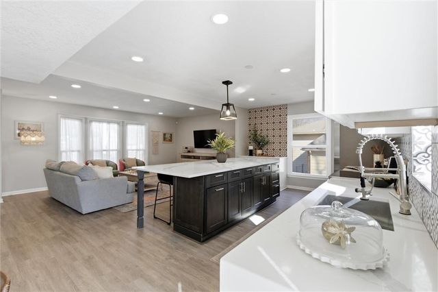 10205 W 97th Terrace, Overland Park, KS 66212