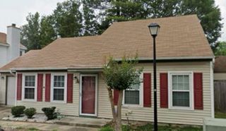 215 N Hunt Club RN, Newport News, VA 23608