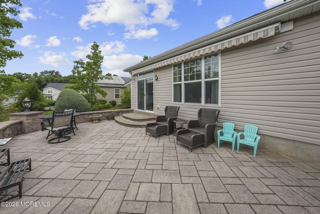 194 Wintergreen Drive, Manalapan, NJ 07726