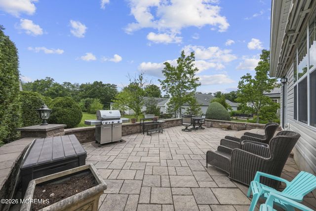 194 Wintergreen Drive, Manalapan, NJ 07726