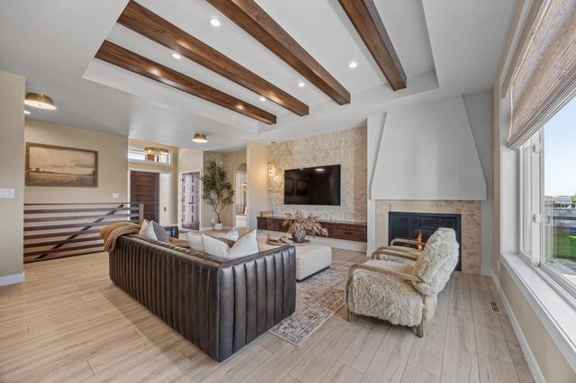 6833 Sunrise Point, Horace, ND 58047