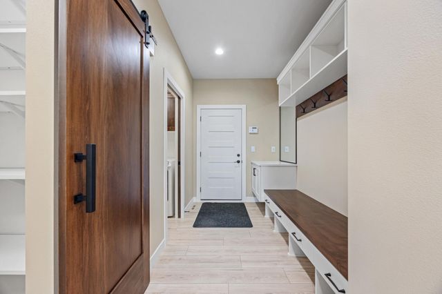 6833 Sunrise Point, Horace, ND 58047