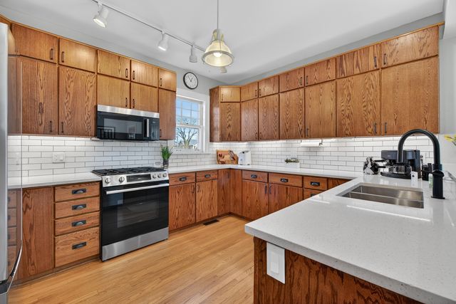 323 N Prospect Avenue, Park Ridge, IL 60068