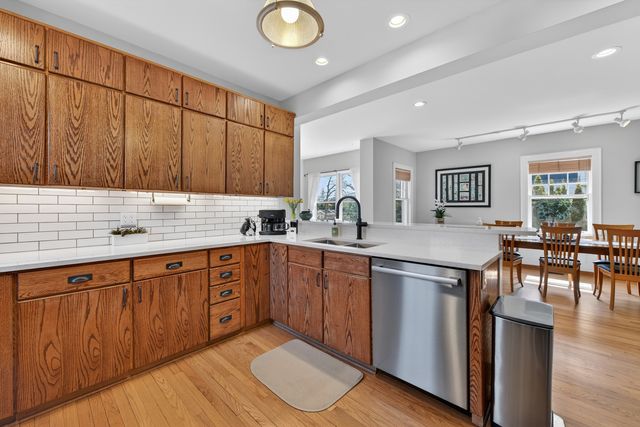 323 N Prospect Avenue, Park Ridge, IL 60068