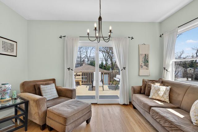 323 N Prospect Avenue, Park Ridge, IL 60068