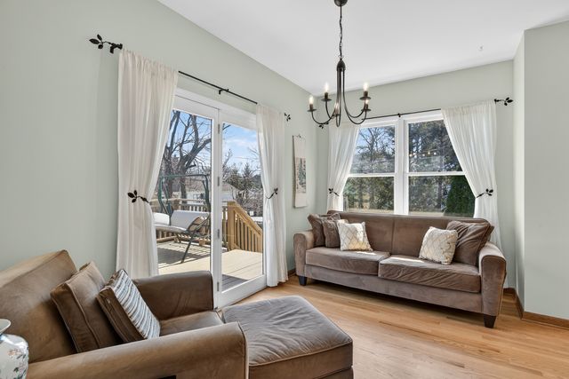 323 N Prospect Avenue, Park Ridge, IL 60068