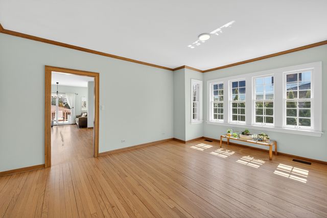 323 N Prospect Avenue, Park Ridge, IL 60068