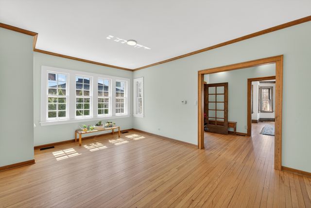 323 N Prospect Avenue, Park Ridge, IL 60068