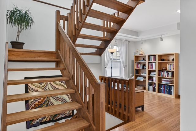 323 N Prospect Avenue, Park Ridge, IL 60068