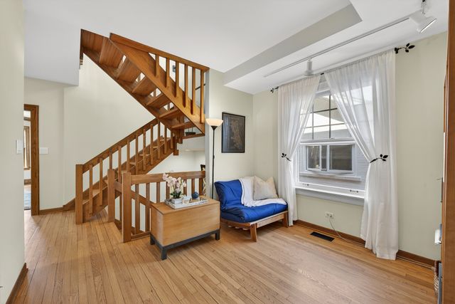 323 N Prospect Avenue, Park Ridge, IL 60068