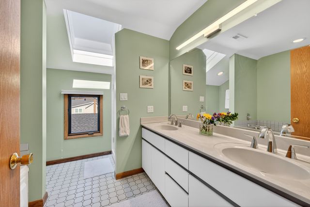 323 N Prospect Avenue, Park Ridge, IL 60068