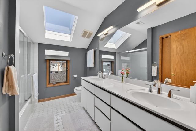 323 N Prospect Avenue, Park Ridge, IL 60068